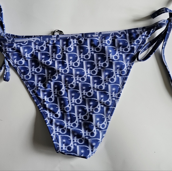Dior bikini bottom featuring the Dior Oblique motif.  - Picture 2 of 5